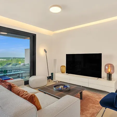 - 3 Bedroom Luxury By Finest *