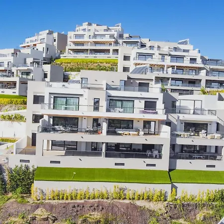 Διαμέρισμα - 3 Bedroom Luxury By Finest *