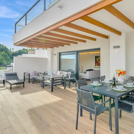 - 3 Bedroom Luxury By Finest Apartament