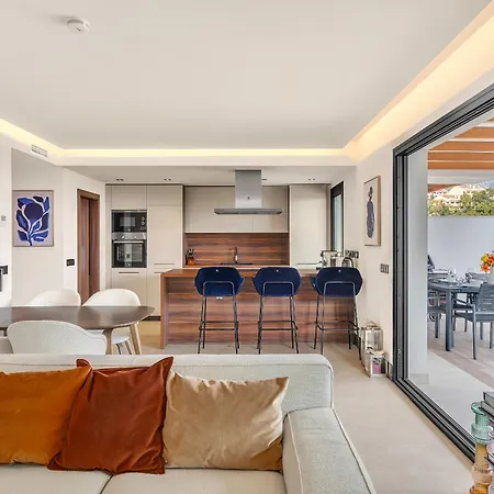 - 3 Bedroom Luxury By Finest Apartament