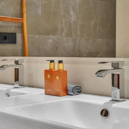 - 3 Bedroom Luxury By Finest Apartment *