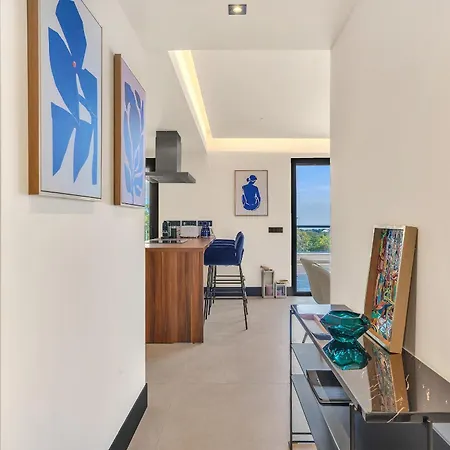 - 3 Bedroom Luxury By Finest Apartment