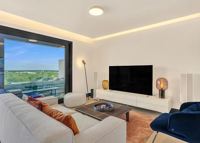 - 3 Bedroom Luxury By Finest *
