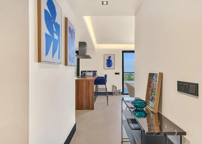 - 3 Bedroom Luxury By Finest Lejlighed